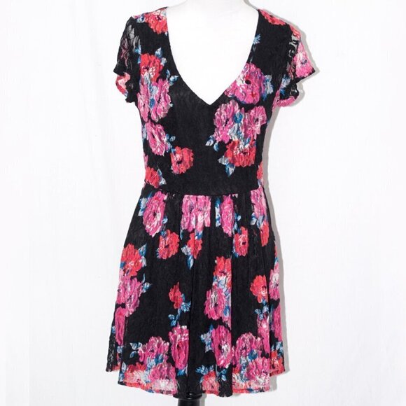 HeartSoul Dresses & Skirts - Cocktail Formal Dress EUC Womens Large Floral Black Lace Peekaboo Back